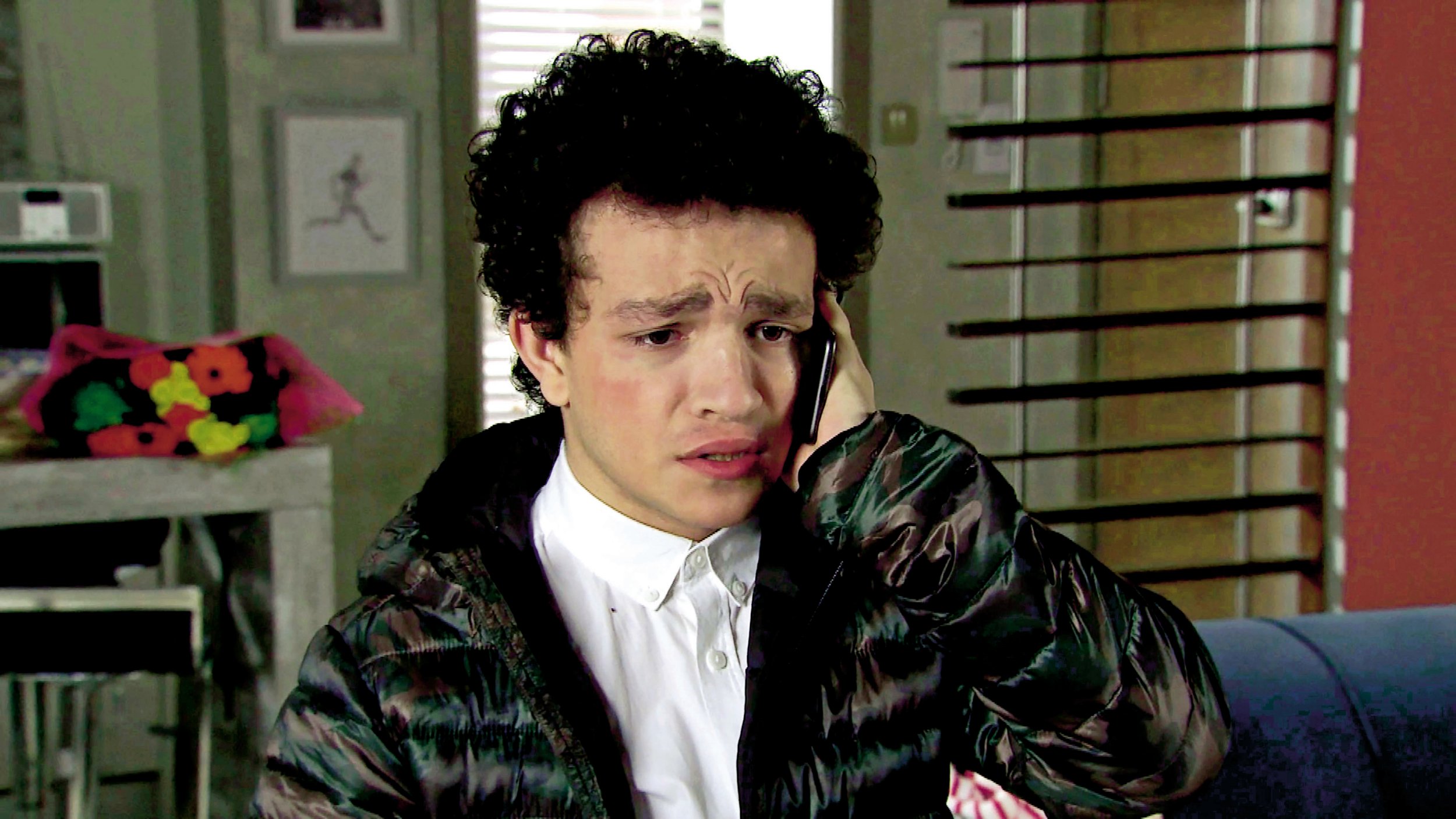 FROM ITV STRICT EMBARGO - No Use Before Thursday 24th December 2020 Coronation Street - Ep 1021718 Friday 8th January 2021 As Simon Barlow [ALEX BAIN] goes to get changed for his date with Kelly he?s horrified to find Leanne Tilsley [JANE DANSON] passed out on the sofa next to a bottle of sleeping pills and calls an ambulance. Picture contact David.crook@itv.com This photograph is (C) ITV Plc and can only be reproduced for editorial purposes directly in connection with the programme or event mentioned above, or ITV plc. once made available by ITV plc Picture Desk, this photograph can be reproduced once only up until the transmission [TX] date and no reproduction fee will be charged. Any subsequent usage may incur a fee. This photograph must not be manipulated [excluding basic cropping] in a manner which alters the visual appearance of the person photographed deemed detrimental or inappropriate by ITV plc Picture Desk. This photograph must not be syndicated to any other company, publication or website, or permanently archived, without the express written permission of ITV Picture Desk. Full Terms and conditions are available on www.itv.com/presscentre/itvpictures/terms